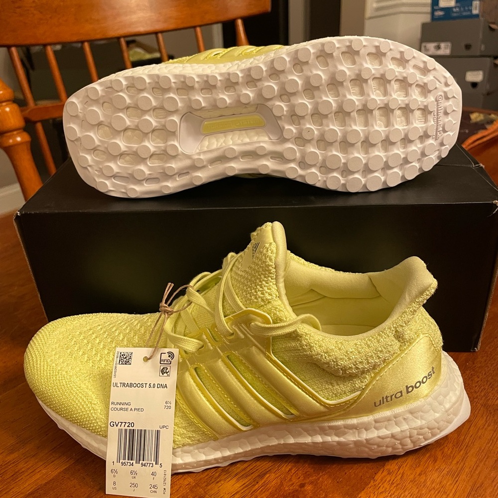 MENS SZ. 10!!! Brand New Adidas mens